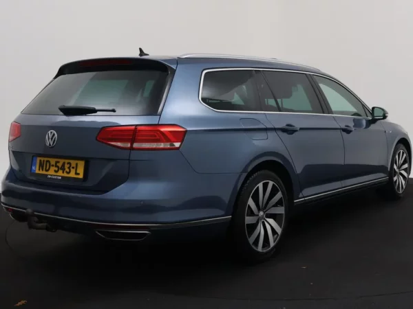 Photo 2 of 35 of WVWZZZ3CZHE054129 Volkswagen Passat Variant 1.4 TSI GTE Connected