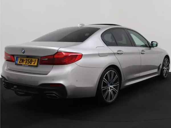 Photo 2 of 36 of WBAJK51080BX22697 BMW 5 Serie 520i Aut. High Executive M-Pack LED
