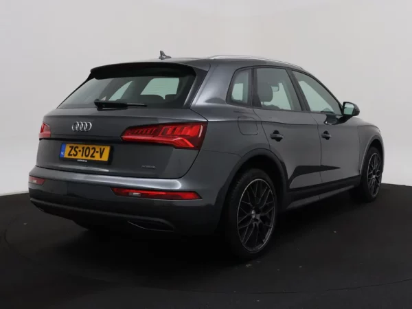 Photo 2 of 39 of WAUZZZFY7H2018880 Audi Q5 2.0 TFSI quattro Design Pro Line Plus LED