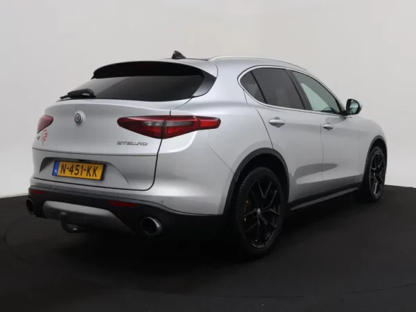 Photo 2 of 41 of ZARFAHBN5J7C00212 Alfa Romeo Stelvio 2.0 T AWD Special Edition 5-drs SUV