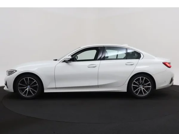 Photo 20 of 23 of WBA5F71090A415661 BMW 3-serie 320i High Executive (4-drs Sedan)