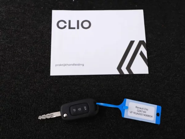 Photo 20 of 24 of VF1RJA00074068634 Renault Clio 1.6 E-Tech Full Hybrid 145