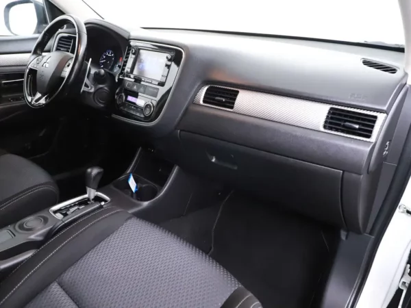 Photo 20 of 26 of JMBXTGF7WGZ002412 Mitsubishi Outlander 2.0 Aut. Executive Ed 7 Persoons Nav