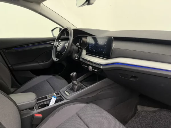 Photo 20 of 26 of TMBJP7NX2MY136328 Skoda Octavia Combi 1.0 TSI Business Edition