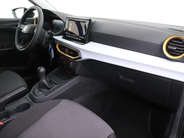 Photo 20 of 26 of VSSZZZKJ6RR222041 SEAT Arona 1.0 EcoTSI Reference (5-drs SUV)