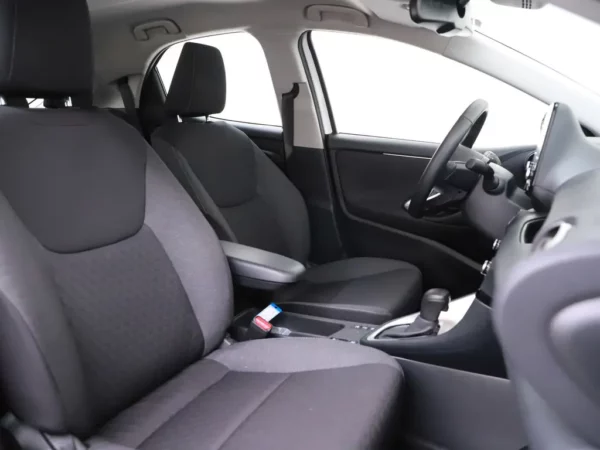 Photo 20 of 27 of YARKBAC3200180897 Toyota Yaris 1.5 Hybrid Dynamic 5-drs Hatchb