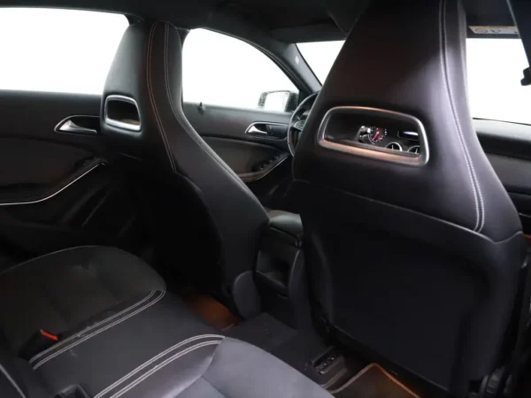 Photo 20 of 28 of WDD1760421J761277 Mercedes-Benz A-Klasse 180 Aut. AMG LED