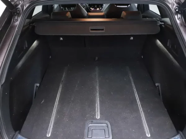 Photo 20 of 31 of SB1Z93BE40E063357 Toyota Corolla Touring Sports 1.8 Hybrid Executive