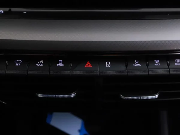 Photo 20 of 33 of TMBJP8NX0RY146191 Skoda Octavia Combi 1.0 TSI Business Edition