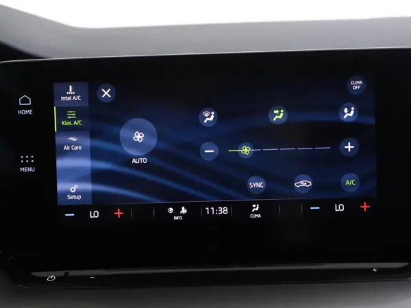 Photo 20 of 34 of TMBAP7NX0MY011246 Skoda Octavia 1.0 TSI Business Edition 5-drs Hatchb.