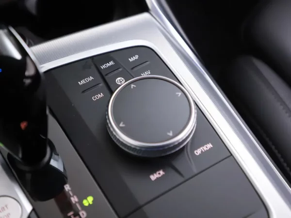 Photo 20 of 34 of WBA6N31060FL56510 BMW 3 Serie Touring 330e Business Edition Plus LED