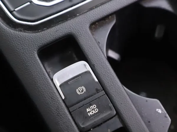 Photo 20 of 35 of WVWZZZ3CZHE054129 Volkswagen Passat Variant 1.4 TSI GTE Connected