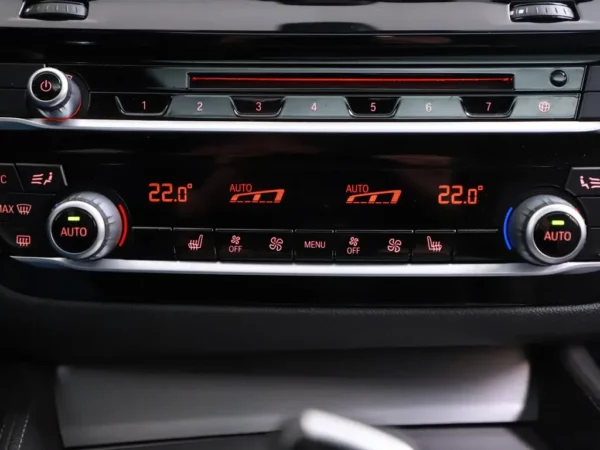 Photo 20 of 36 of WBAJK51080BX22697 BMW 5 Serie 520i Aut. High Executive M-Pack LED