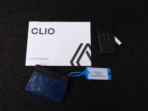 Photo 21 of 25 of VF1RJA00474065221 Renault Clio 1.6 E-Tech Full Hybrid 145