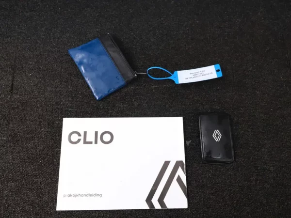 Photo 21 of 25 of VF1RJA00774065214 Renault Clio 1.6 E-Tech Full Hybrid 145