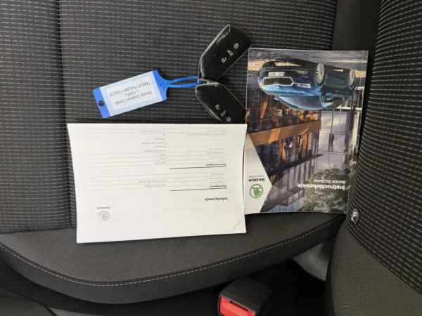 Photo 21 of 26 of TMBJP7NX2MY136328 Skoda Octavia Combi 1.0 TSI Business Edition