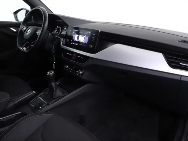 Photo 21 of 27 of TMBGR6NW3N3076807 Skoda Kamiq 1.0 TSI Business Edition (5-drs