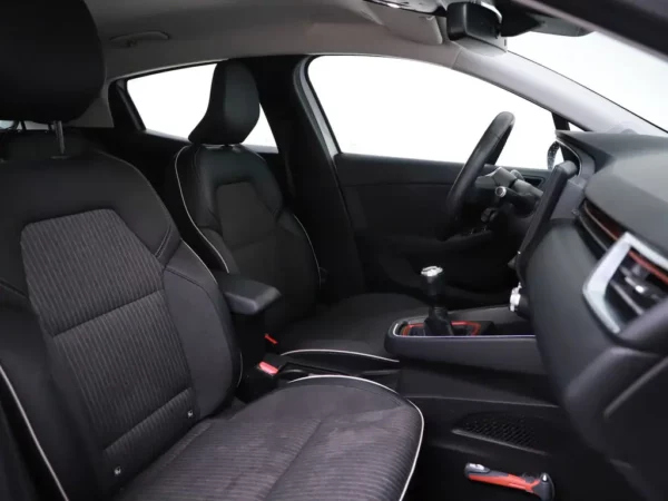 Photo 21 of 27 of VF1RJA00266164445 Renault Clio 1.0 TCe Intens LED