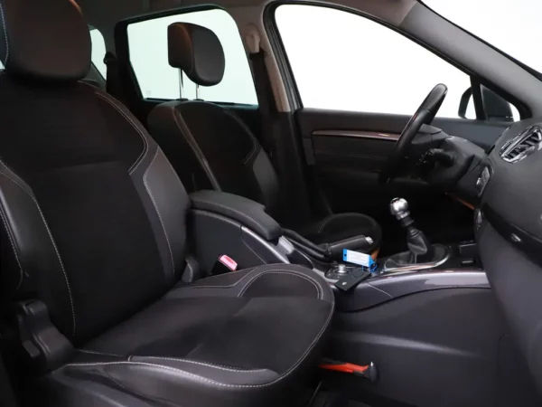 Photo 21 of 28 of VF1JZD6J651900354 Renault Scénic Xmod 1.2 TCe Bose Alcantare