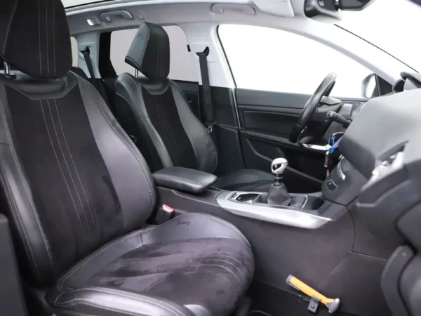 Photo 21 of 28 of VF3LRHNYHFS262025 Peugeot 308 SW 1.2 PureTech GT Line