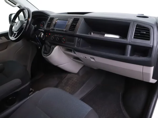 Photo 21 of 28 of WV1ZZZ7HZKX007862 Volkswagen Transporter 2.0 TDI L1H2 Highline (Bestel)