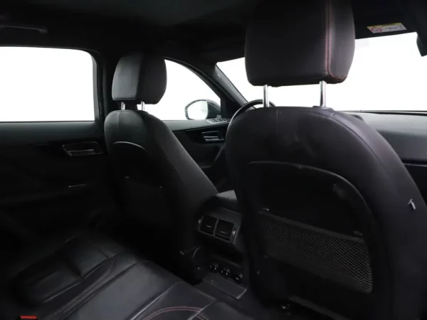 Photo 21 of 29 of SADCA2BN9HA071223 Jaguar F-Pace 2.0 Aut. Portfolio AWD 20d