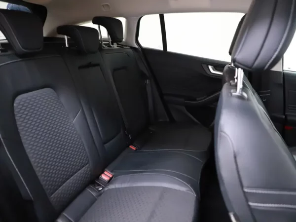 Photo 21 of 29 of WF0PXXGCHPKY79662 Ford FOCUS Wagon 1.0 EcoBoost Titanium Business 5-drs Combi