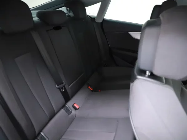 Photo 21 of 30 of WAUZZZF58LA021775 Audi A5 Sportback 40 TFSI Aut. Launch edition Business LED