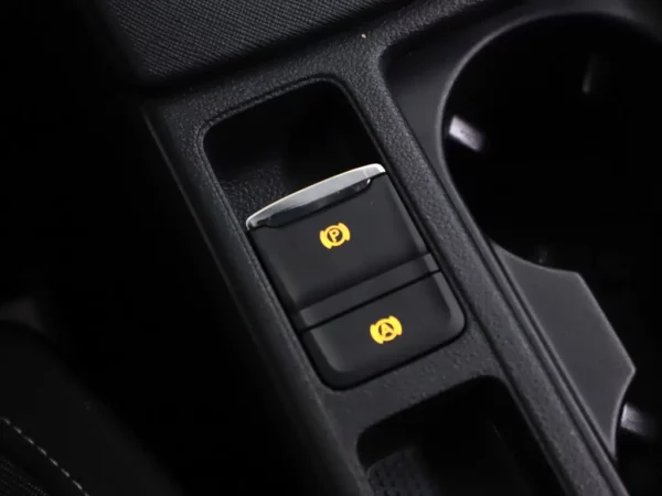 Photo 21 of 33 of TMBJP8NX0RY146191 Skoda Octavia Combi 1.0 TSI Business Edition