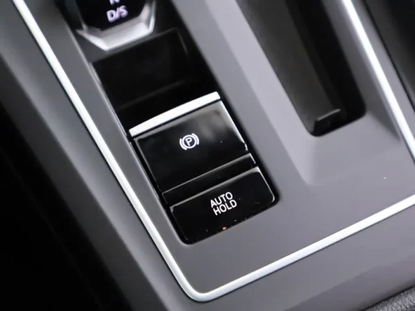 Photo 21 of 33 of WVWZZZCD2PW528663 Volkswagen GOLF Variant 1.0 eTSI Life Business