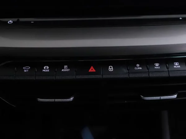 Photo 21 of 34 of TMBAP7NX0MY011246 Skoda Octavia 1.0 TSI Business Edition 5-drs Hatchb.