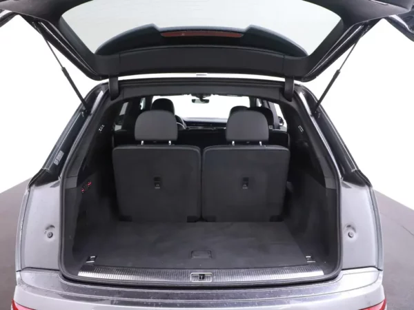 Photo 21 of 34 of WAUZZZ4M3LD007324 Audi Q7 55 TFSI quattro Pro Line S 7p