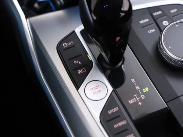 Photo 21 of 34 of WBA6N31060FL56510 BMW 3 Serie Touring 330e Business Edition Plus LED