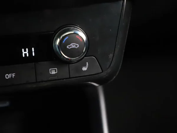 Photo 21 of 35 of TMBER9PJXN4006466 Skoda Fabia 1.0 Aut. TSI Business Edition 5-drs Hatchb.