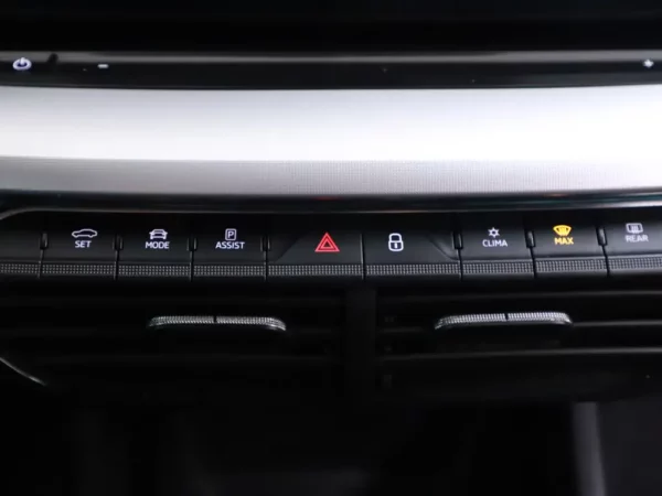 Photo 21 of 35 of TMBJP7NX8MY130954 Skoda Octavia Combi 1.0 TSI Business Edition Led