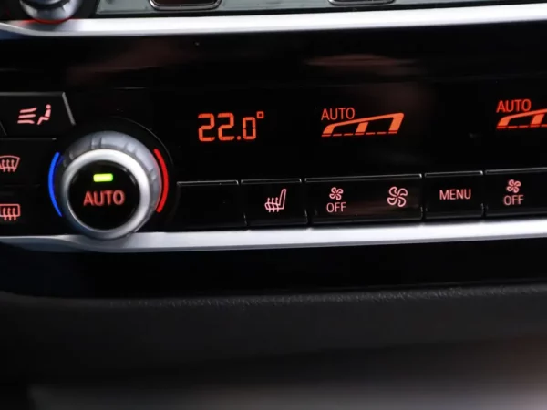 Photo 21 of 36 of WBAJK51080BX22697 BMW 5 Serie 520i Aut. High Executive M-Pack LED