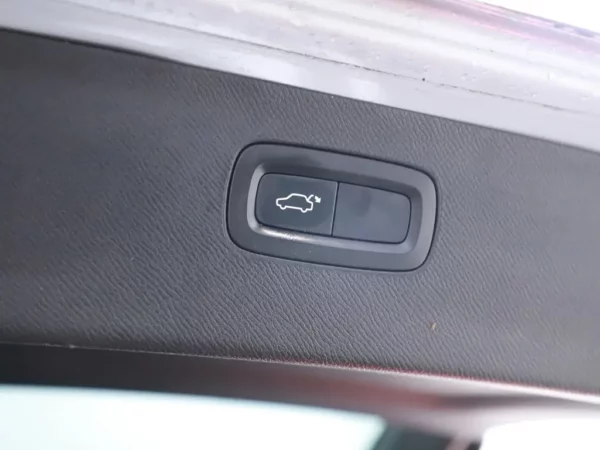 Photo 21 of 36 of YV1LFBABDH1149222 Volvo XC90 2.0 T8 Twin Engine AWD Inscription