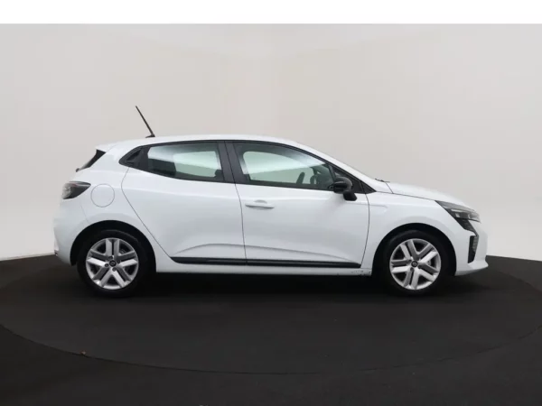 Photo 22 of 24 of VF1RJA00074068634 Renault Clio 1.6 E-Tech Full Hybrid 145