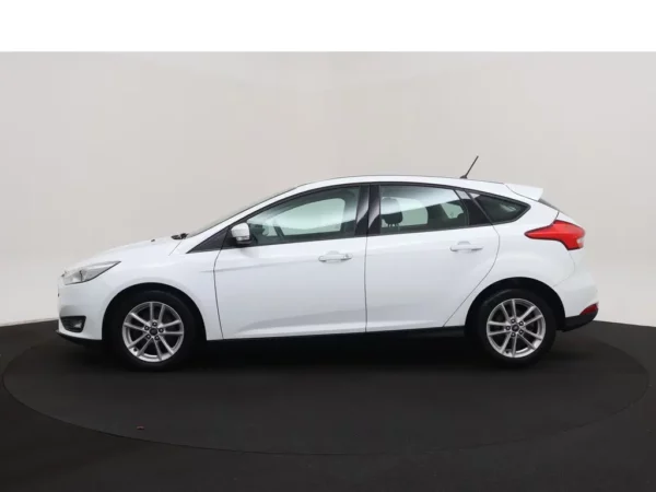 Photo 22 of 25 of WF05XXGCC5JT14065 Ford Focus 1.0 Lease Edition Navi