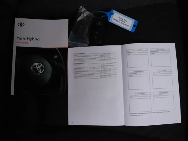 Photo 22 of 27 of YARKBAC3200180897 Toyota Yaris 1.5 Hybrid Dynamic 5-drs Hatchb