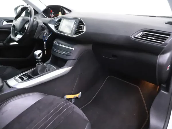 Photo 22 of 28 of VF3LRHNYHFS262025 Peugeot 308 SW 1.2 PureTech GT Line