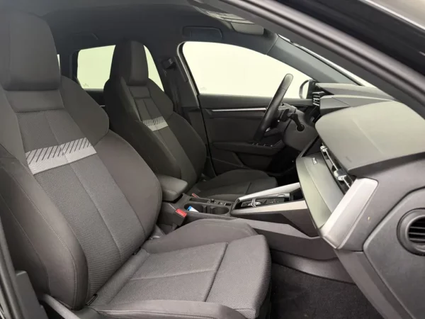 Photo 22 of 28 of WAUZZZGY2MA016341 Audi A3 Sportback 35 TFSI edition one 5-drs Hatchb.