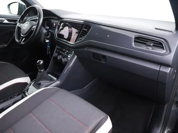 Photo 22 of 28 of WVGZZZA1ZJV009374 Volkswagen T-Roc 1.5 TSI Sport Cruise Led