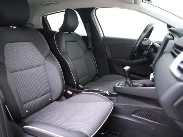 Photo 22 of 29 of VF1RJA00365530239 Renault Clio 1.0 TCe Intens LED