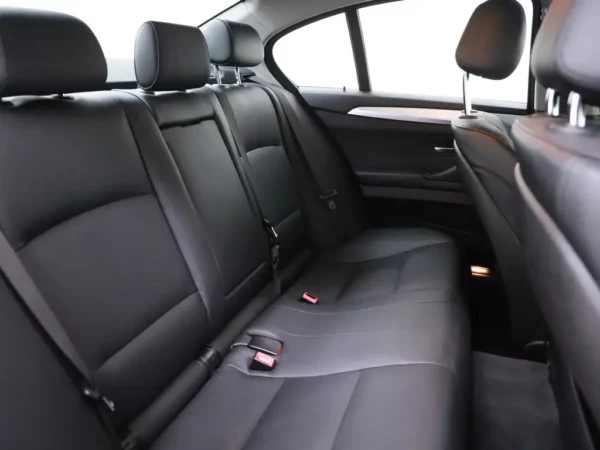 Photo 22 of 30 of WBA5A31080D744552 BMW 5 Serie 520i Aut. Last Minute Edition 4-drs Sedan