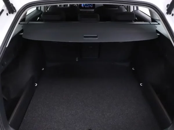 Photo 22 of 33 of TMBJP8NX0RY146191 Skoda Octavia Combi 1.0 TSI Business Edition