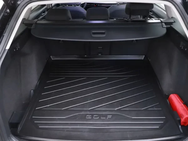 Photo 22 of 33 of WVWZZZCD2PW528663 Volkswagen GOLF Variant 1.0 eTSI Life Business