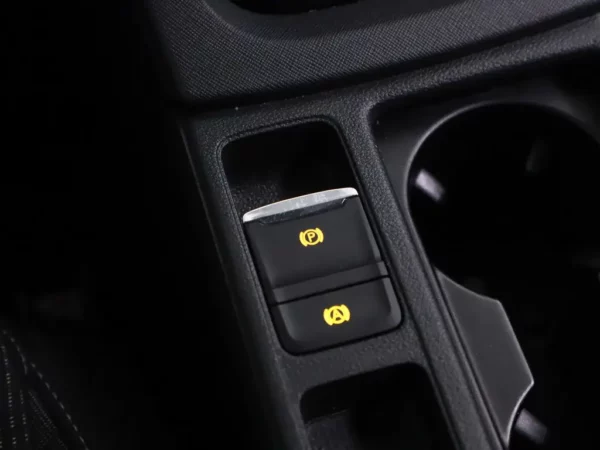 Photo 22 of 34 of TMBAP7NX0MY011246 Skoda Octavia 1.0 TSI Business Edition 5-drs Hatchb.