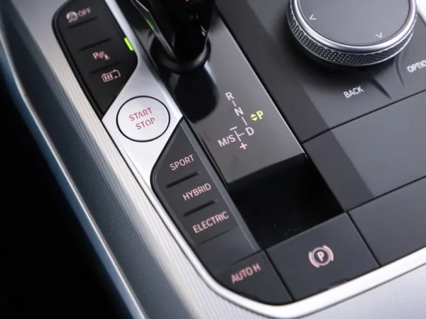 Photo 22 of 34 of WBA6N31060FL56510 BMW 3 Serie Touring 330e Business Edition Plus LED