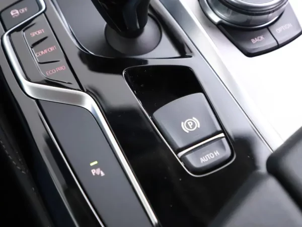 Photo 22 of 34 of WBAJL11080BC88242 BMW 5 Serie Touring 520i High Executive 5-drs Combi